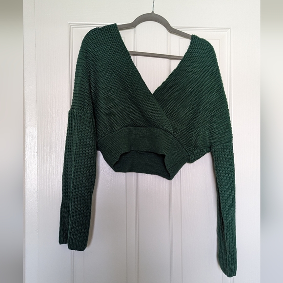 Two Piece Green Sweater Set Cropped top And Skirt Knit M - Picture 2 of 4
